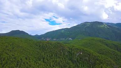 4K航拍大山森林山脉自然风光视频的预览图